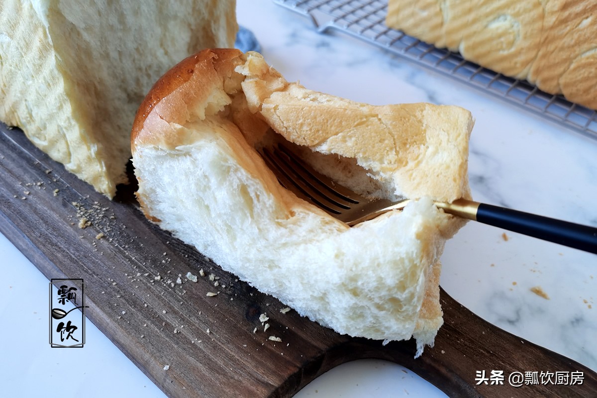 做面包，别只加牛奶鸡蛋，多加这两料，面包又软又香，太好吃了
