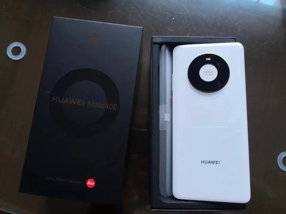 不顾家人反对，花5700元入手4G版华为Mate40Pro，原来他们都错了