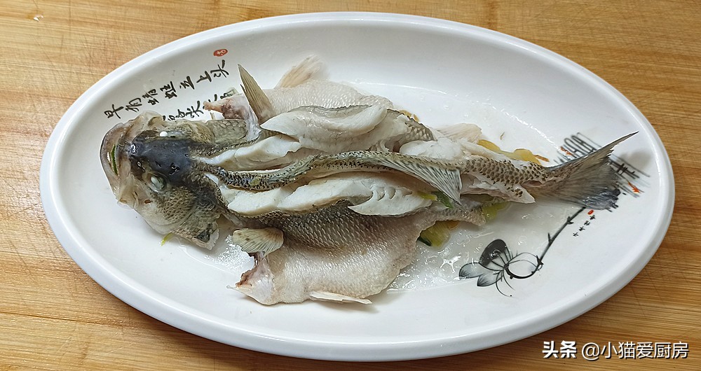 图片[10]-清蒸鲈鱼就爱这种做法 又快又简单 鱼肉鲜嫩细腻 年夜饭做来吃-起舞食谱网