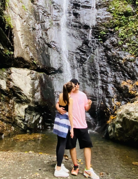 周杰倫生日現場大合照曝光，兒女正臉出鏡，海瑟薇高冷羅密歐可愛