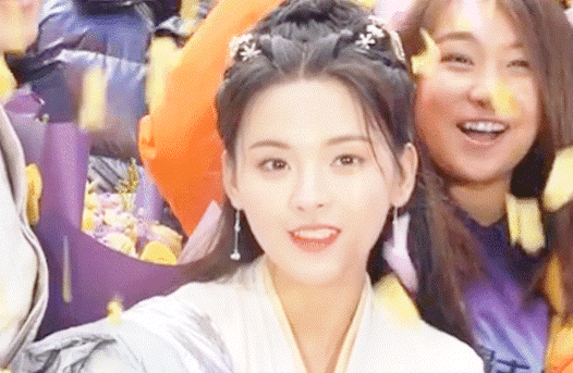 杨超越傅菁首次合作古装，看到打戏对比，才懂为何前者是女主角