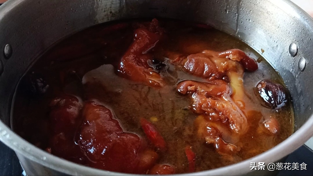 醬香鹵豬蹄好吃有訣竅，記住幾個技巧，想做出正宗的滷豬蹄並不難