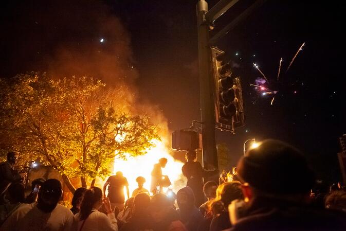 70多个城市乱成一锅粥，天道有轮回苍天饶过谁？