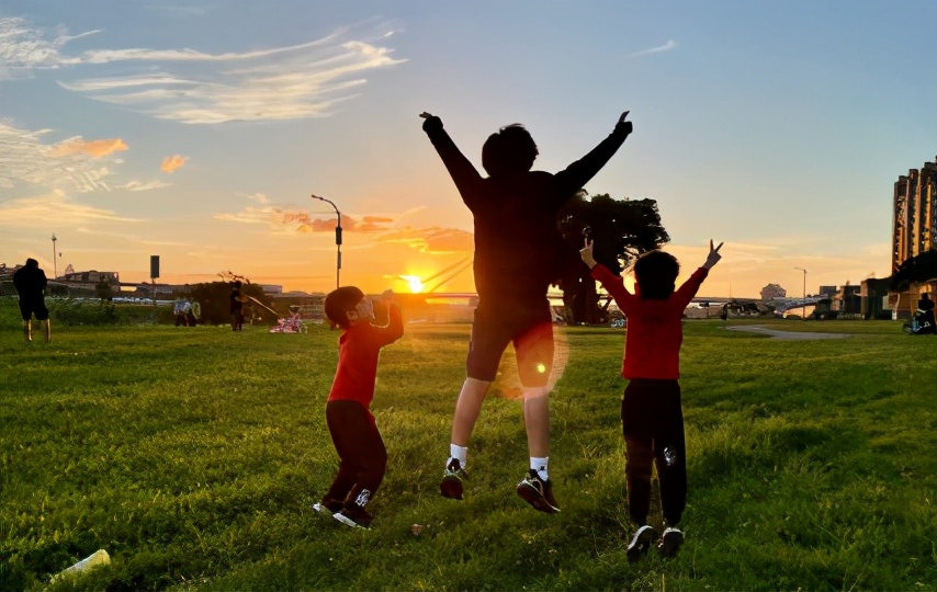 林志颖：为异卵双胞胎爱子5岁庆生，一个长得像