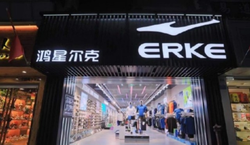 安踏捐款5000万，却被喷得体无完肤，雷军躺着中