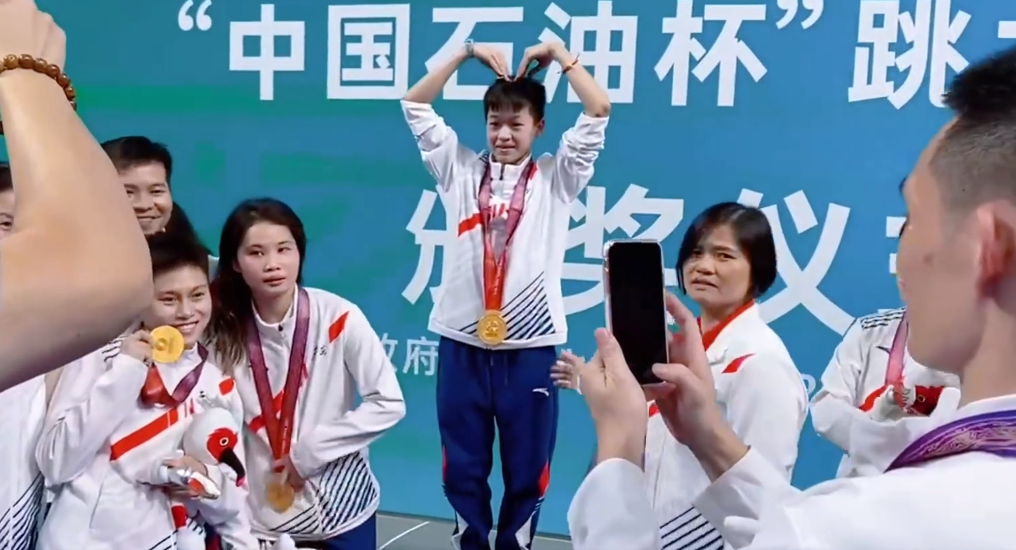 离开全运会后，全红婵为何音信全无？师姐无意揭秘，杏哥实属无奈