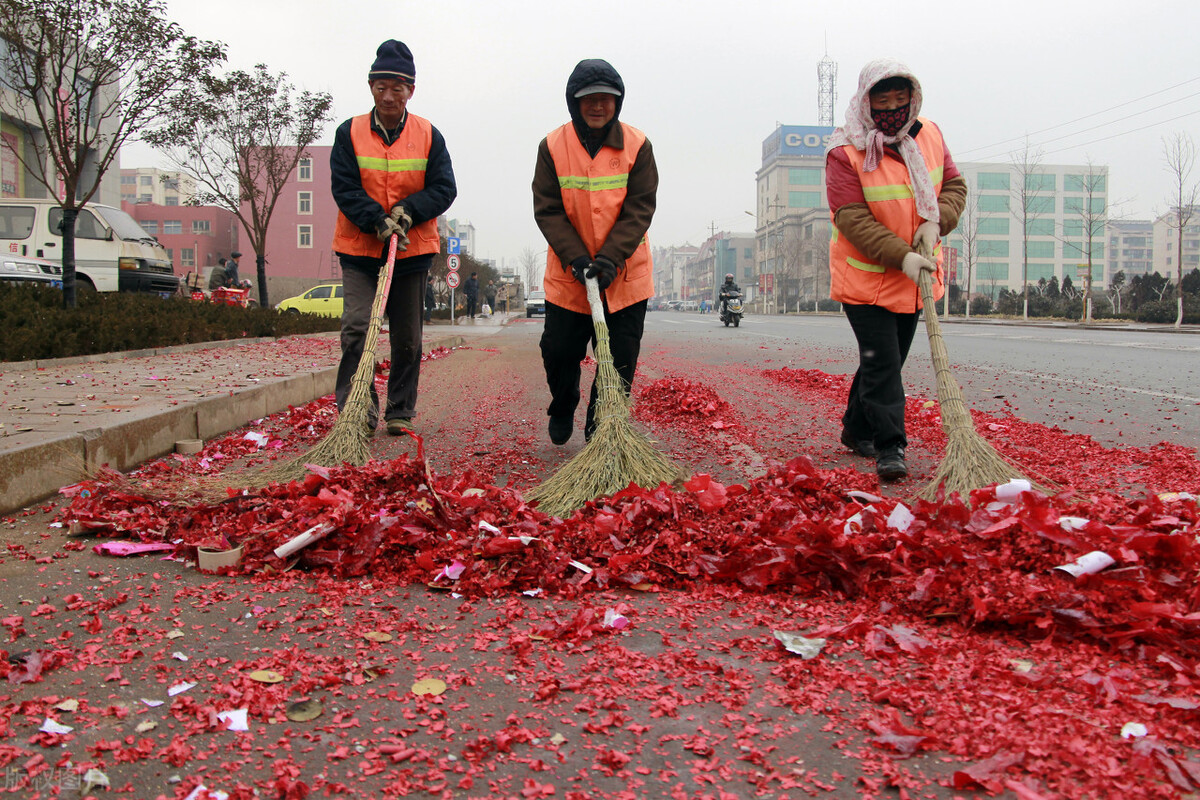 Do you think firecrackers should be banned during the Spring Festival