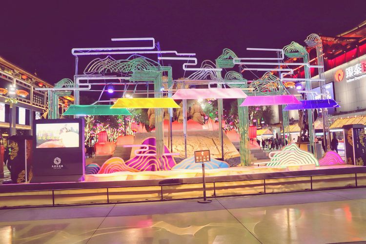 What camera lens falls is big the Tang Dynasty not nocturnal city, xi'an is the most beautiful night scene, come here if suddenly passes through days