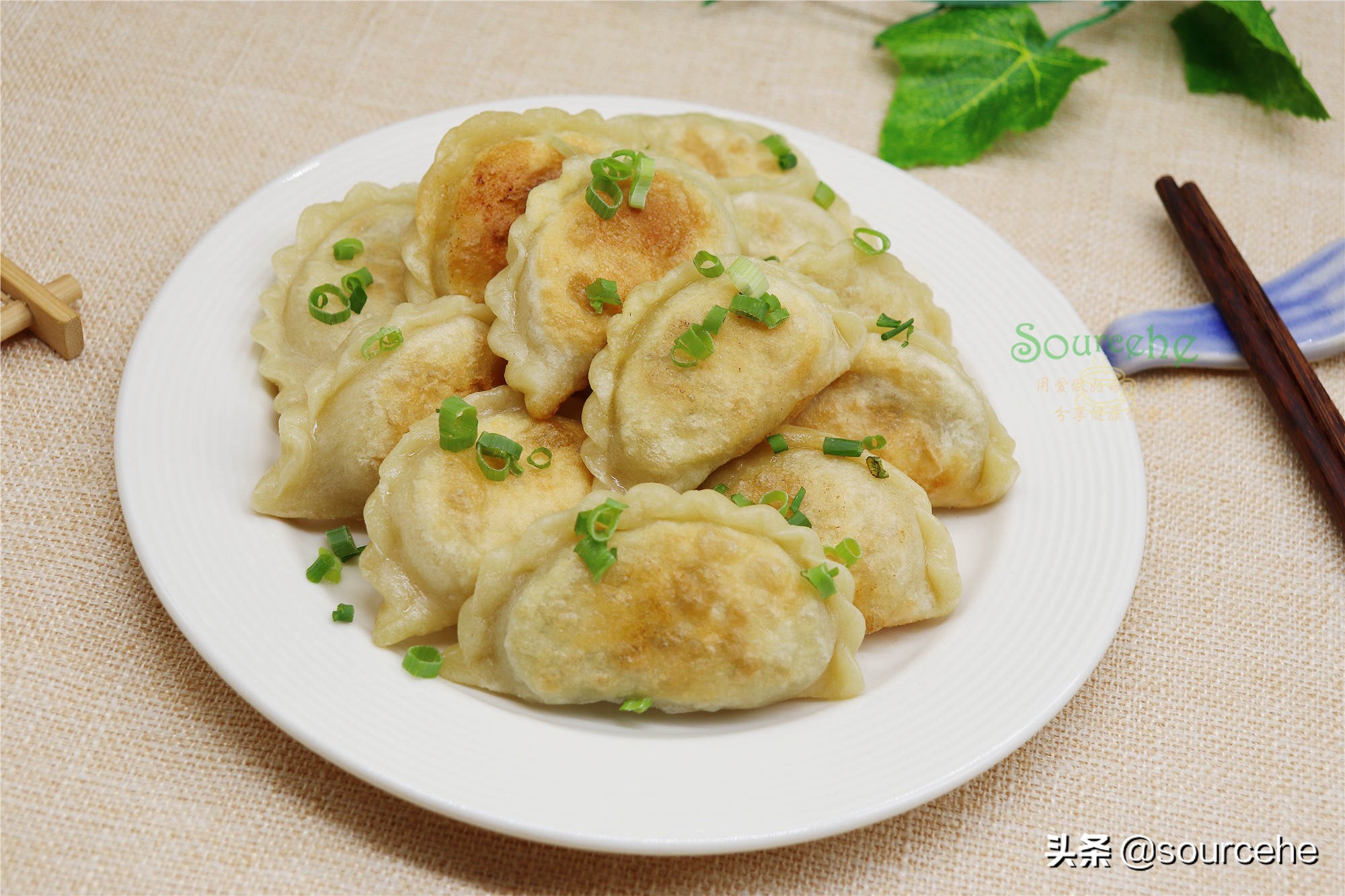 二月二，我家每年都做的傳統小吃，鮮肉煎餃，皮薄餡多香噴噴