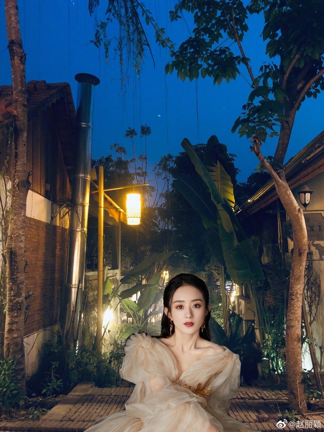 Zhao Liying is basked in " oneself are patted " after the photograph, vermicelli made from bean starch is initiative P graph contest, whose P to see best? 