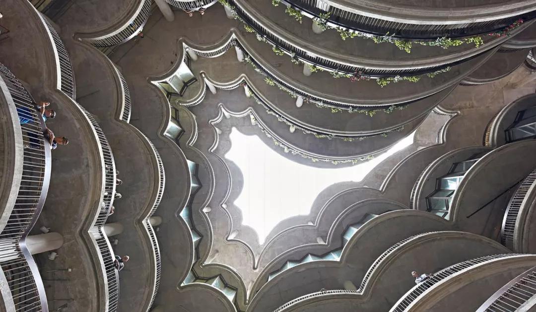 网红建筑沦为"自杀圣地"后被无限期关停