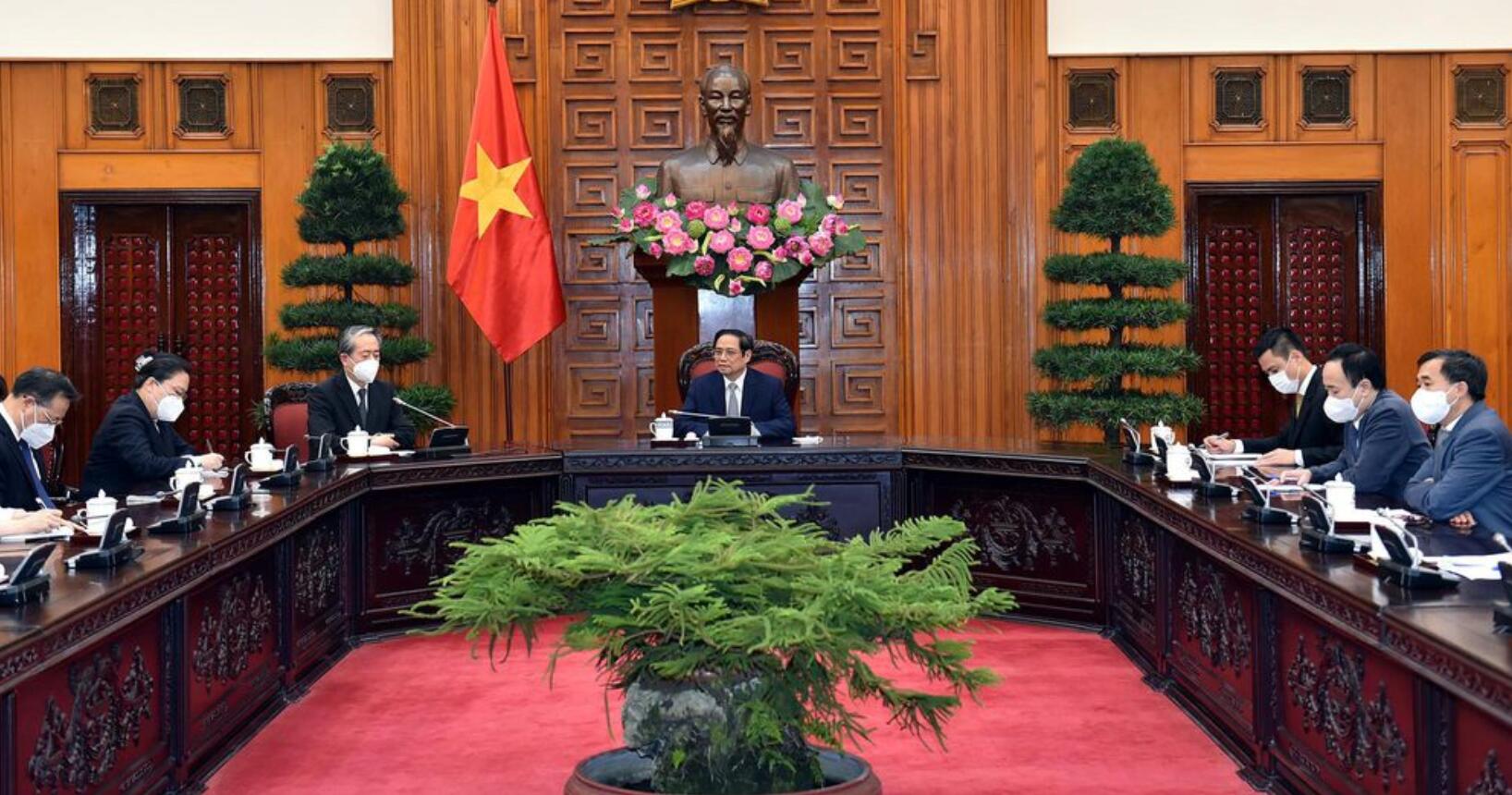 “阿富汗效应”来了！美副总统专机推迟3小时，越南对华亮明立场
