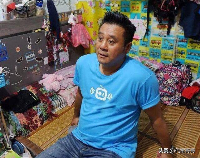 他是TVB金牌绿叶，出道30多年薪水不高，如今51岁转行开肉铺