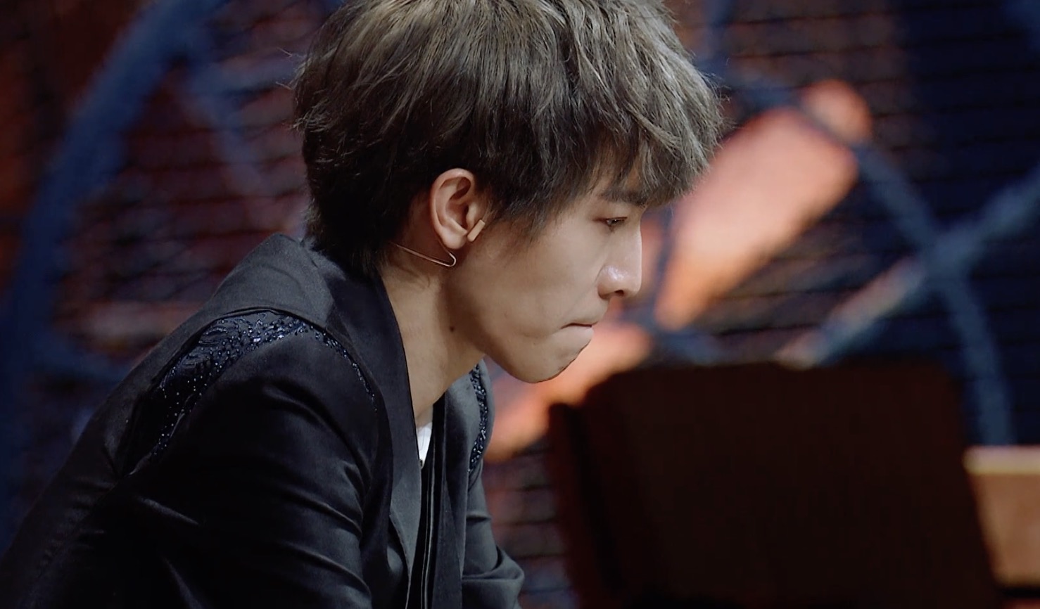 郭敬明被尔冬升怼哭最后尔冬升还愤而离场