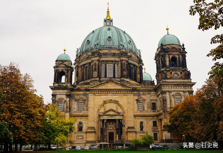 二战时期，德国为什么要招惹战斗民族？看看斯大林都干了些啥