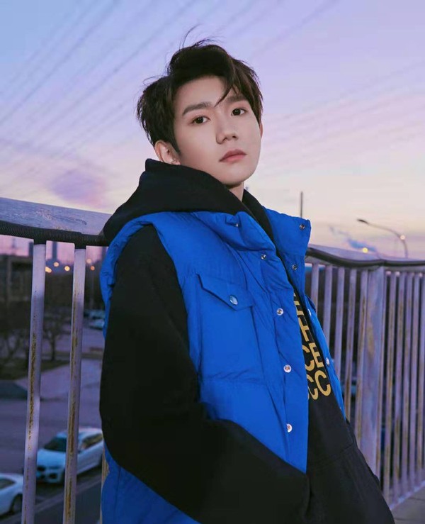 Wang Yuan 6 ascend spring late, take a child to be the same as stage show, status change leaves deep feeling