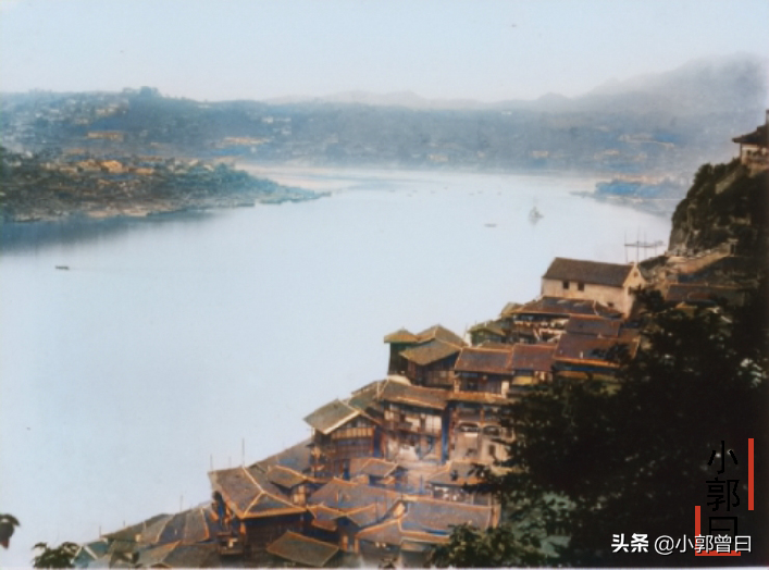 1926年镜头下的山城重庆：并流的江水与古老的城墙绘成山水图