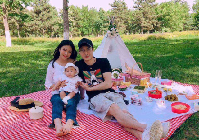 跳水女皇何姿身材颜值出众，秦凯：婚后，我们生活很幸福