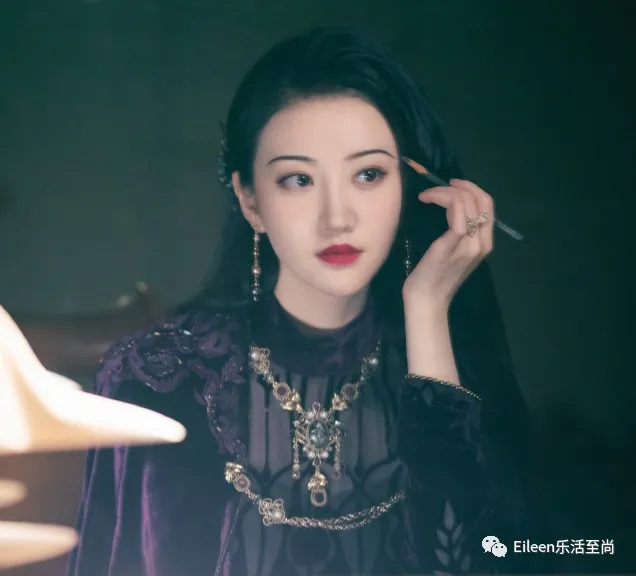 离开神秘背景,强捧不红的人间富贵花为什么反倒大火了?