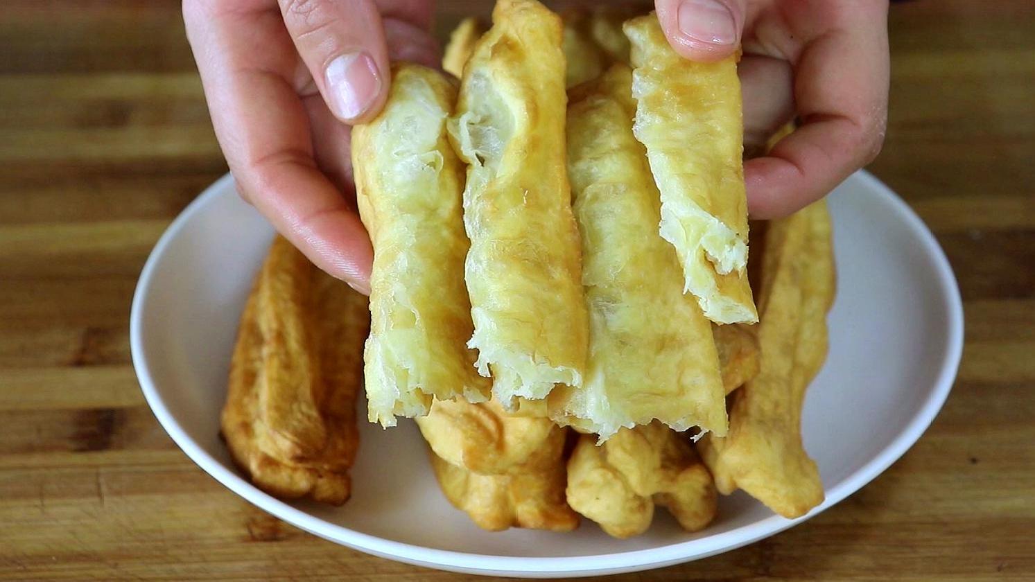 教你傳統正宗老油條做法，不放雞蛋，不加酵母粉，小時候的味道