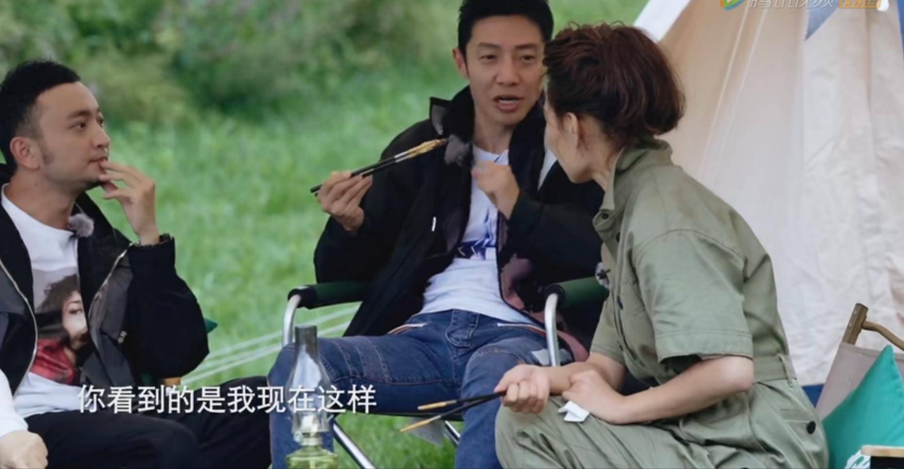 6位央视主持人室外走秀，朱迅出场不到2秒钟，康