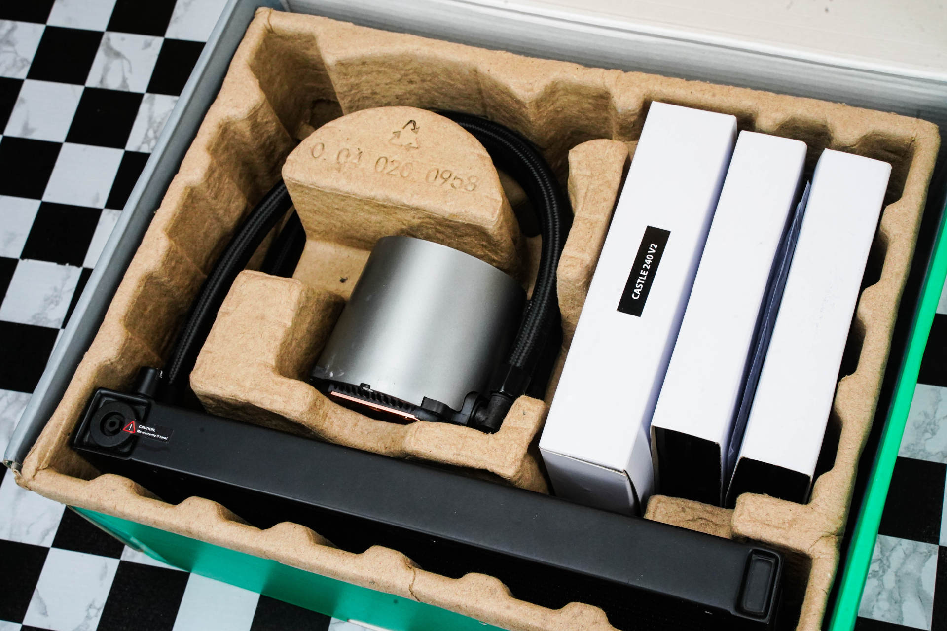 办公电脑也要高颜值，帮闺蜜组装电脑，我自己却爱了