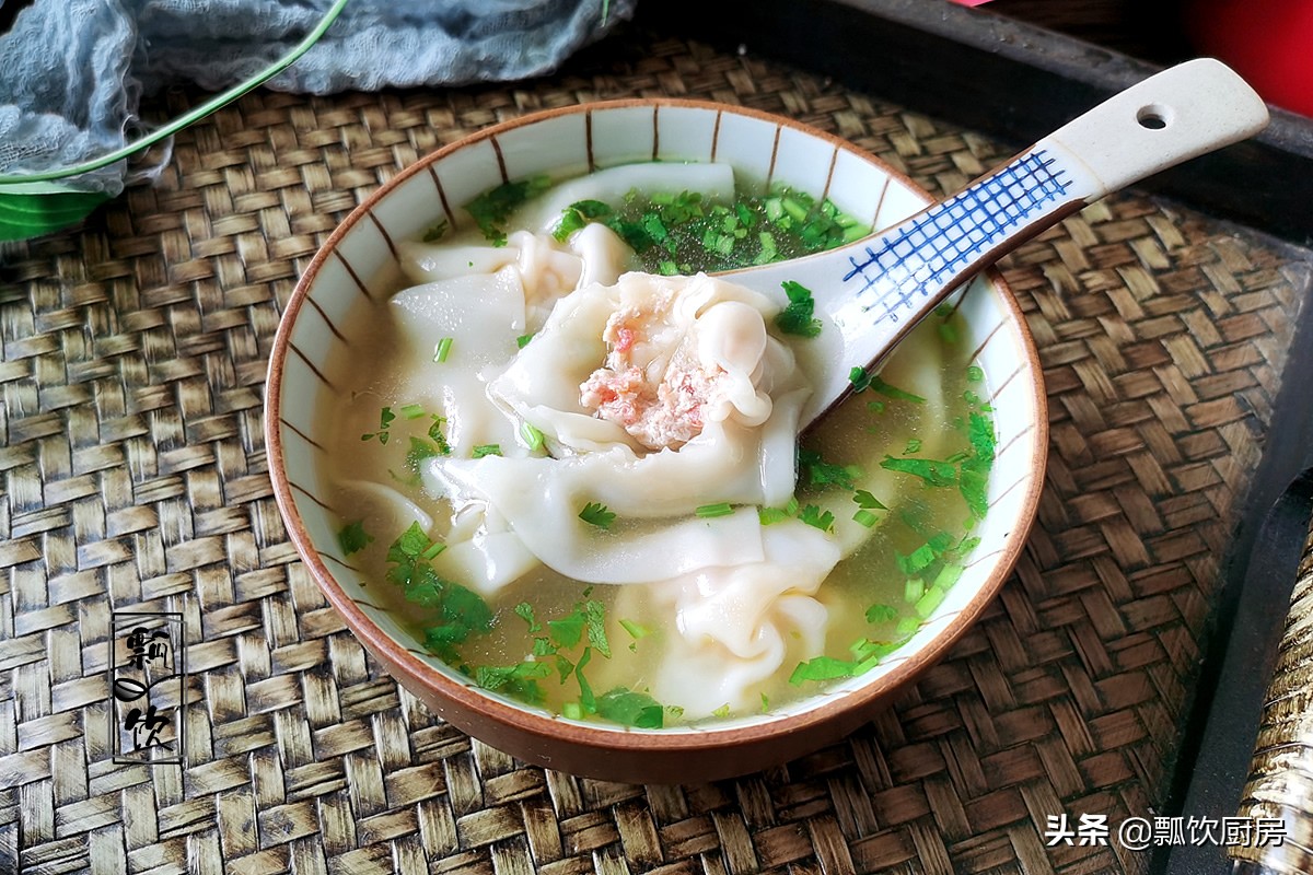 吃馄饨，这馅鲜美又解馋，留恋舌尖的味道难忘，早餐夜宵都惦记着