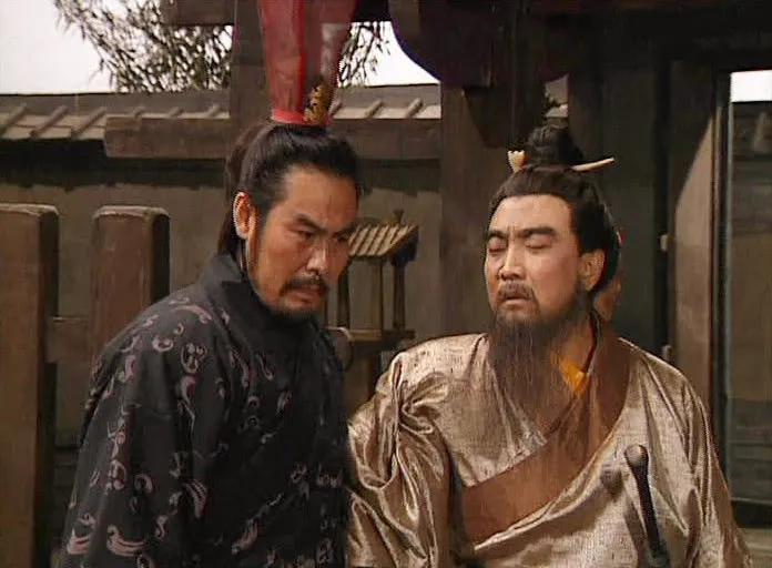 Throwing away the red rabbit horse and the dragon tongue bow, Lu Bu was ...