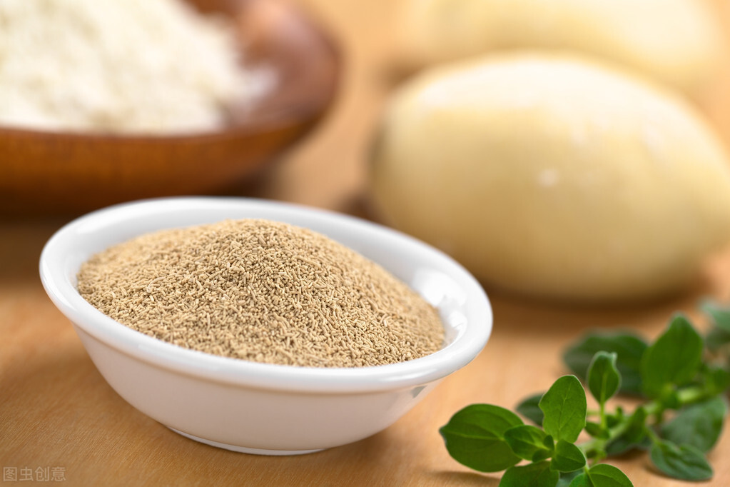 What are the advantages and disadvantages of yeast, baking soda, baking