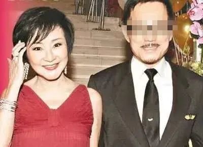 70年代港姐冠军狄波拉，生下巨星谢霆锋，却被渣