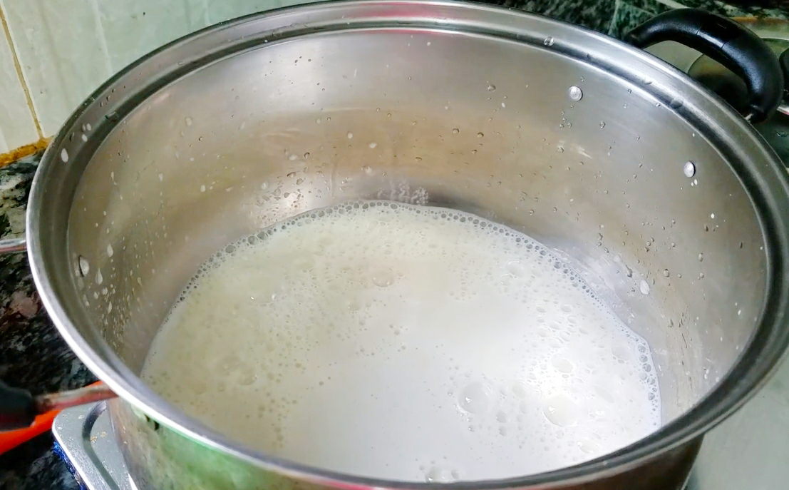 想吃豆腐不用出去買啦，教你在家做，用白醋點豆腐，一次就成功