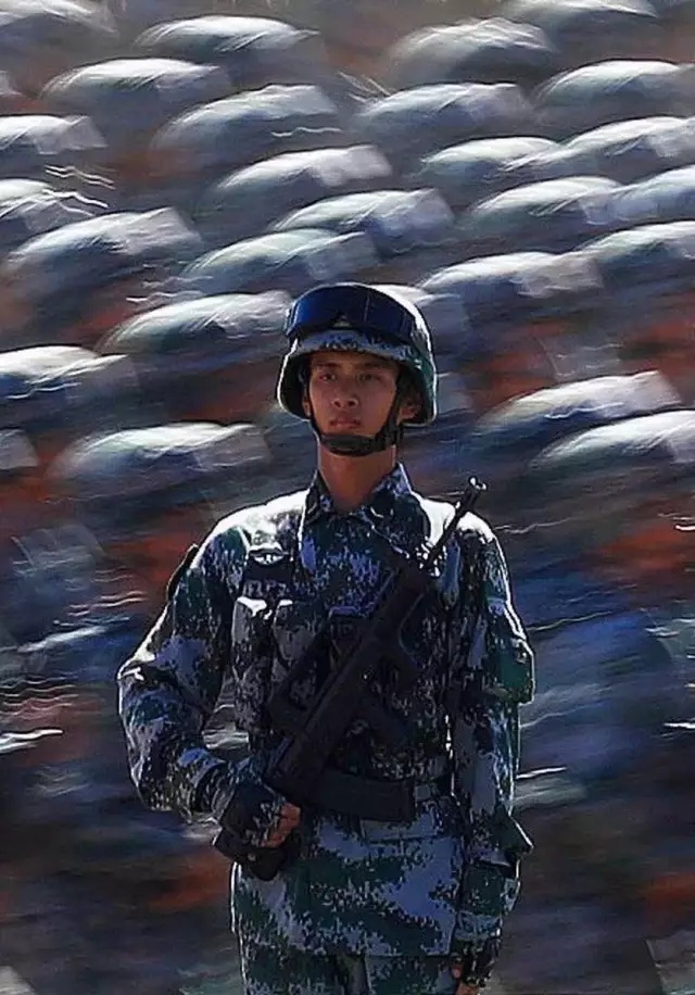 今天，向中国军人致敬！不让英雄流血又流泪