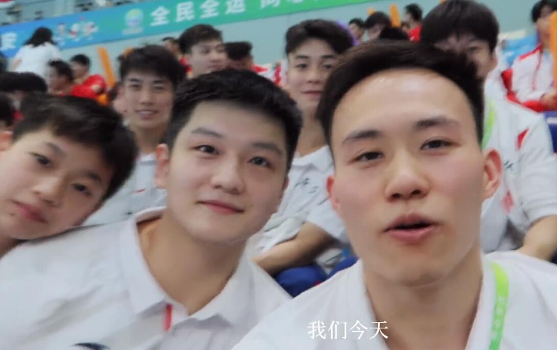 吃货！全红婵嘴上挂两条面太窘，谢思埸宣告回归训练：准备尖叫