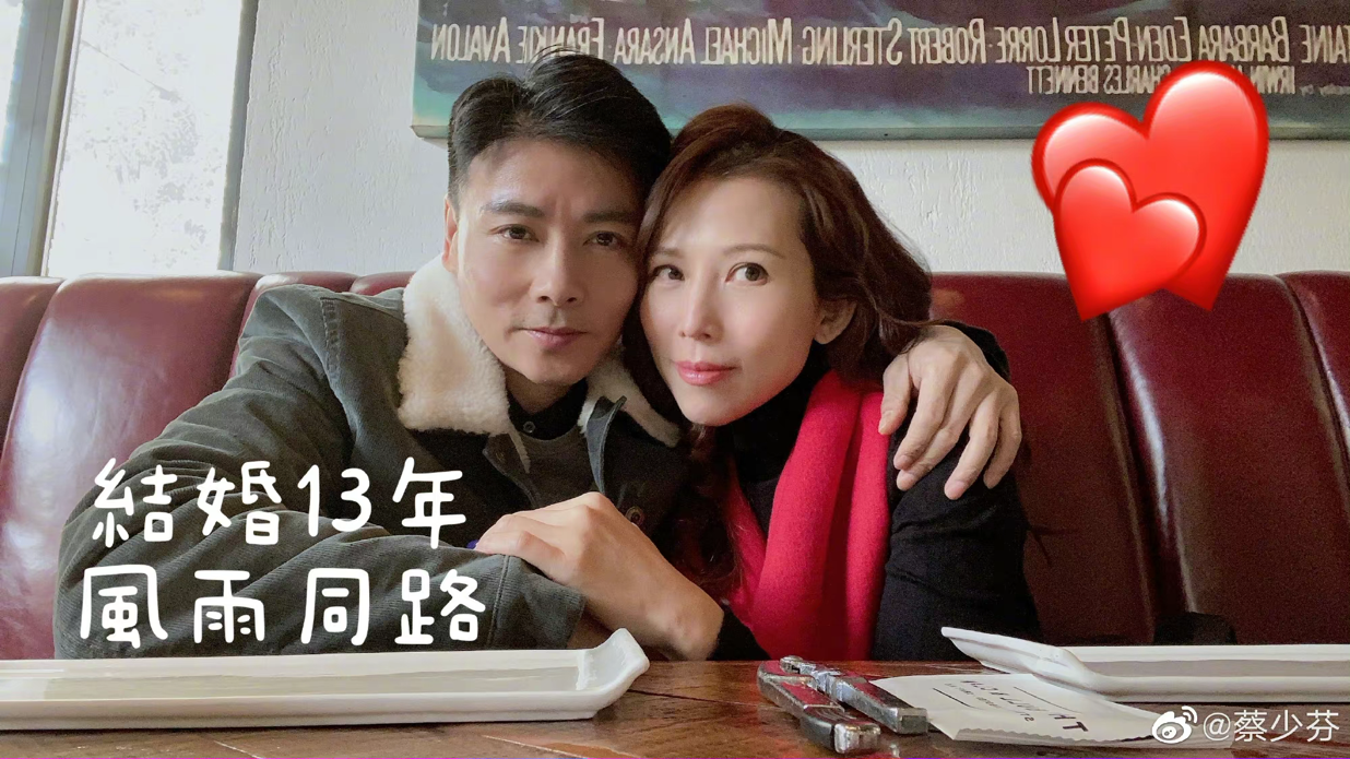 蔡少芬張晉慶祝結婚紀念日，沒帶兒女單獨約會，勁歌熱舞太恩愛