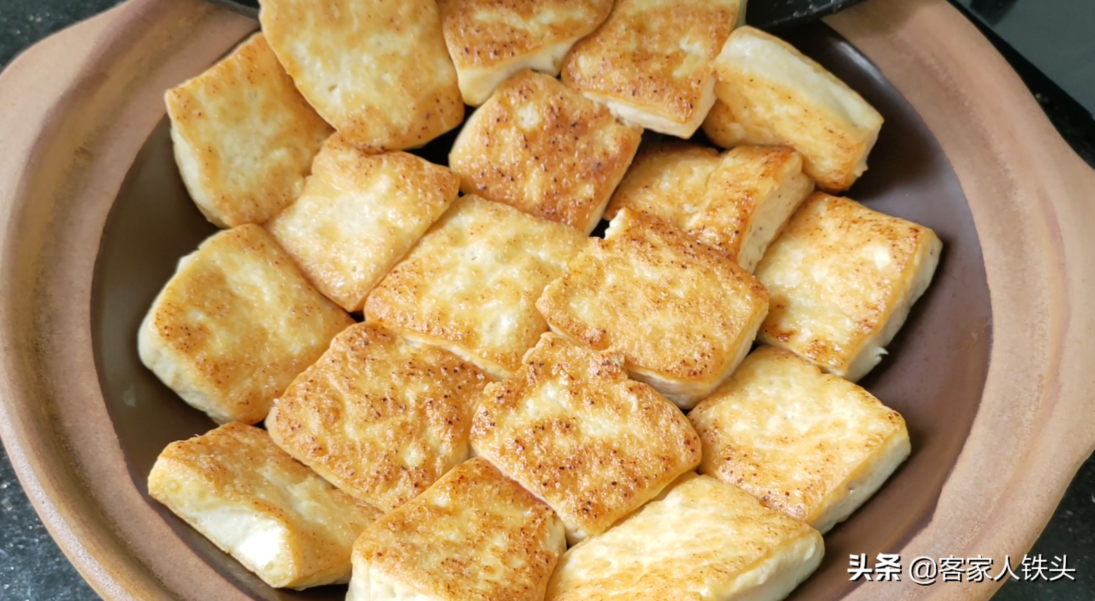 烫破嘴皮都要吃的豆腐煲，加上7个茄子，好吃不油腻，喷香又下饭