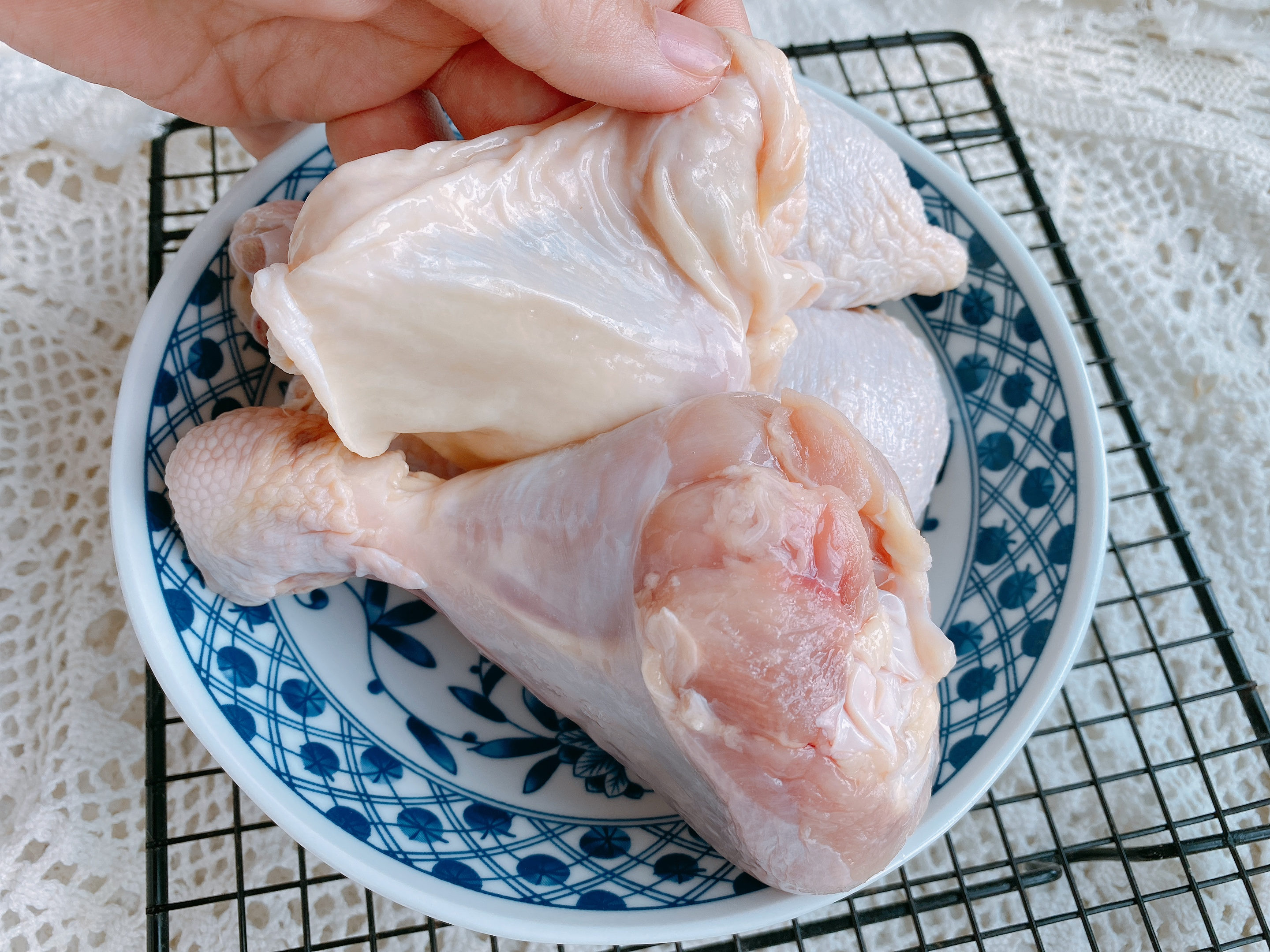 无水无油的蒸鸡腿，掌握1个秘诀，低脂低热量，鲜嫩多汁超好吃