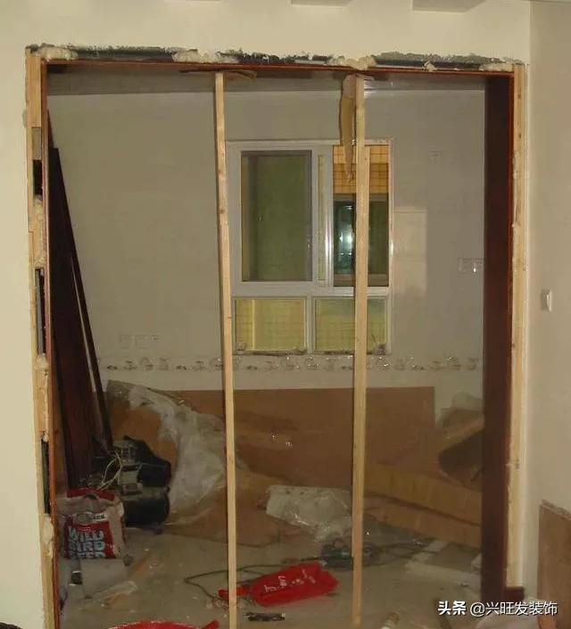 Install the door frame, the door master only uses foaming agent!Now the