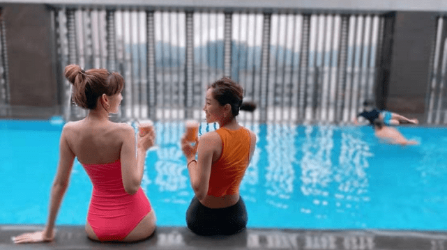 林志颖豪宅曝光带超大泳池？陈若仪晒泳装美照辟谣：大楼公用的