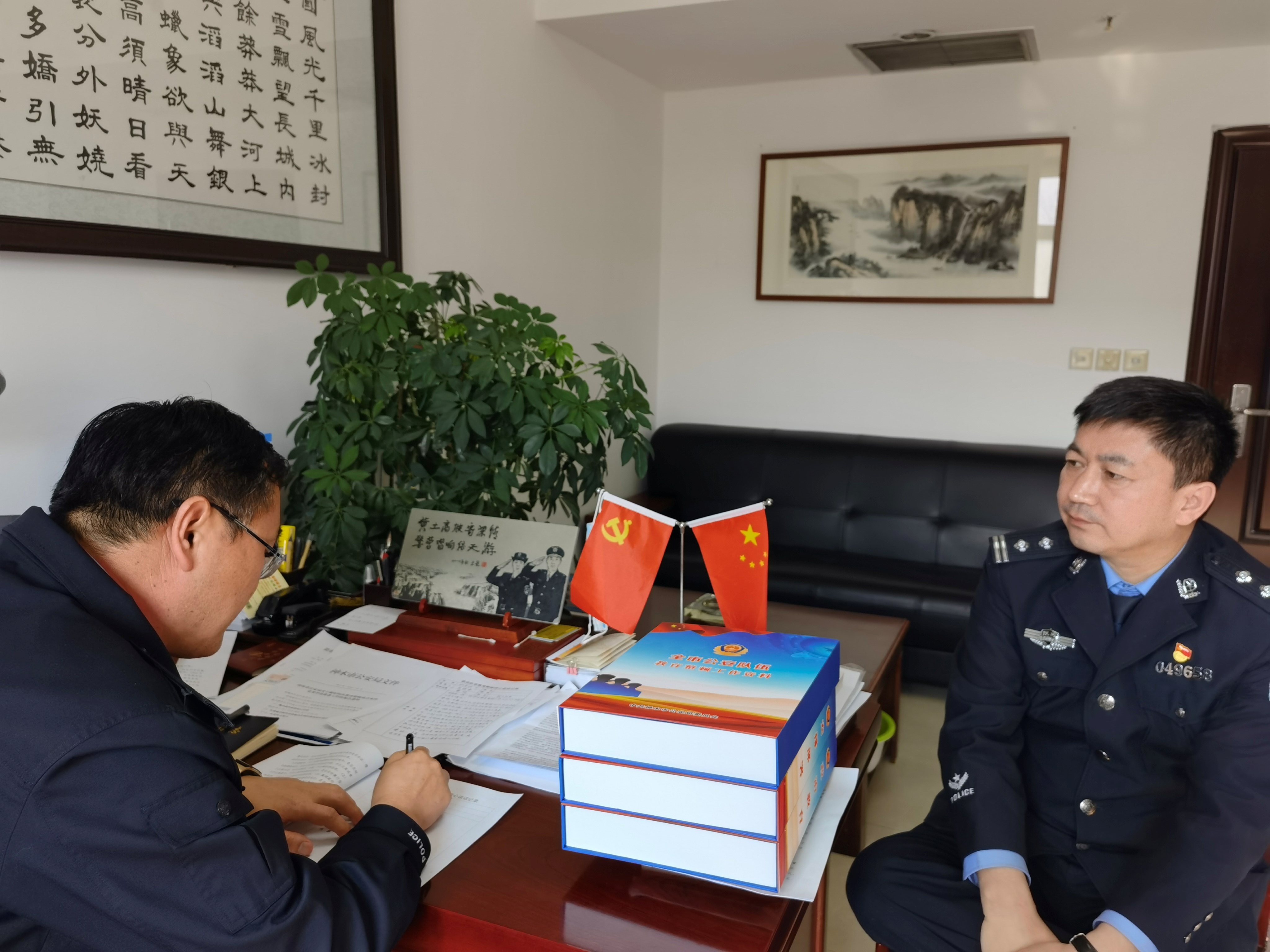 神木市公安局副局长王继承到包抓单位督导推进队伍教育整顿工作并开展谈心谈话