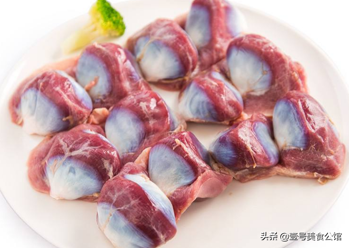 Teach you at home to make delicious braised duck gizzards, it can be done in 3 simple steps, a good cold meat