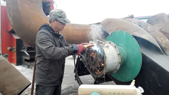 中国著名雕塑家邱天老师告诉您：钢铁装置雕塑是怎么做成的