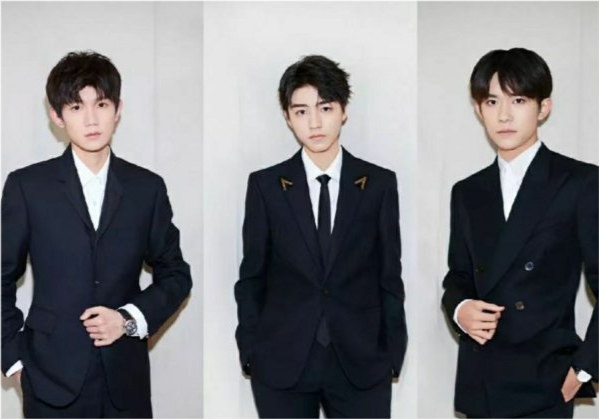 Spring win the home late! Group of youth of times of the TFBOYS below banner of times high peak all crosses careful CCTV spring is late