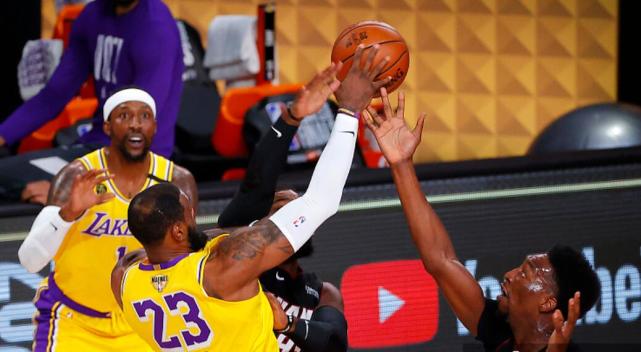 開場夢遊下半場爆發！詹姆斯砍28分不停被撂倒，對手頻頻大動作犯規也攔不住！（影）-黑特籃球-NBA新聞影音圖片分享社區