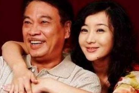 “患重病”也要拼命挣钱养家的吴孟达，和他背