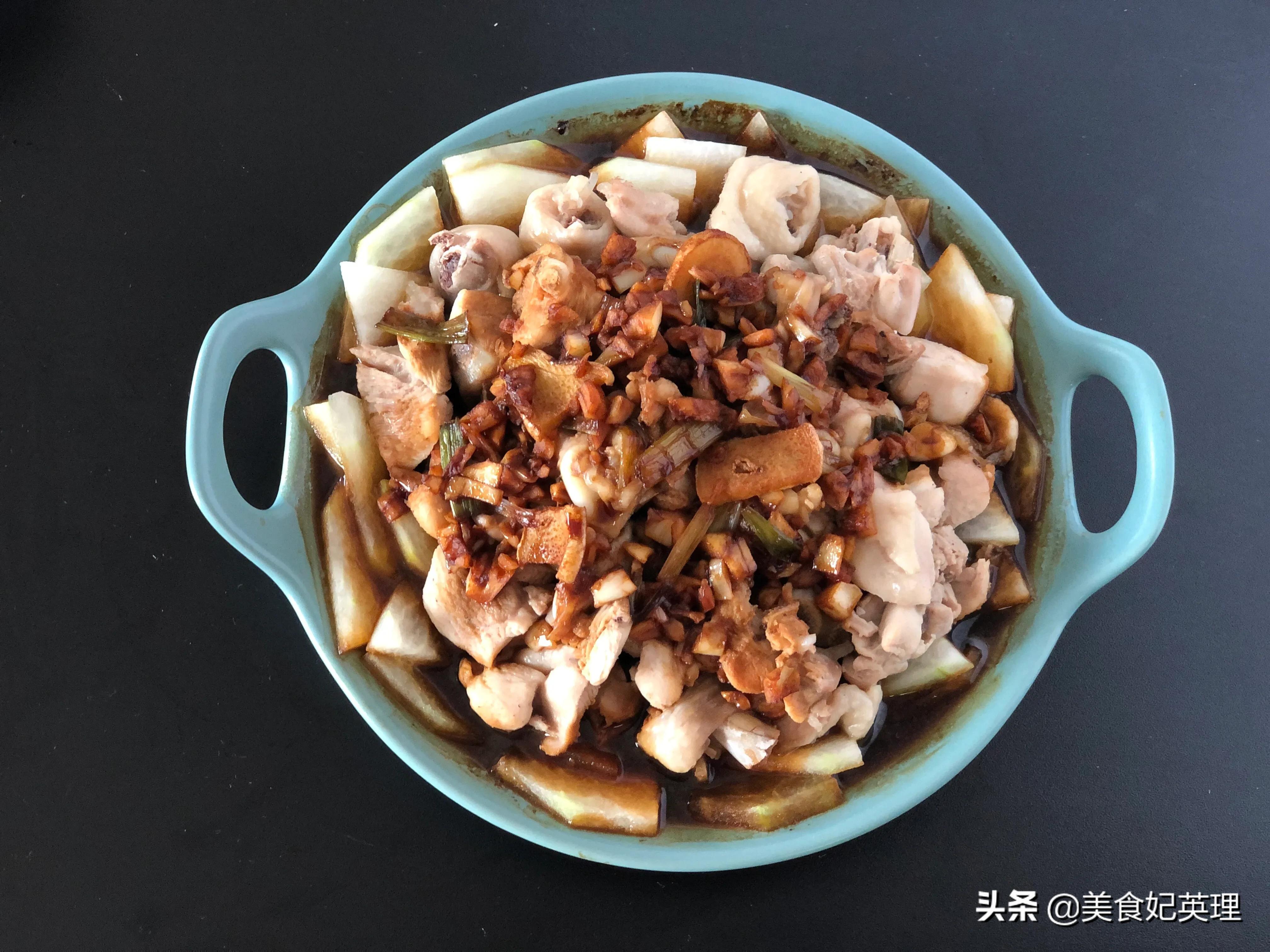 鸡腿这样做嫩滑入味儿，不放一滴油超简单，有肉有菜5分钟就上桌