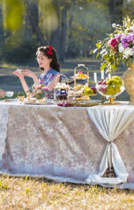 林志玲婚后形象大变，打扮成日本女人的模样，与黑泽良平浪漫野餐