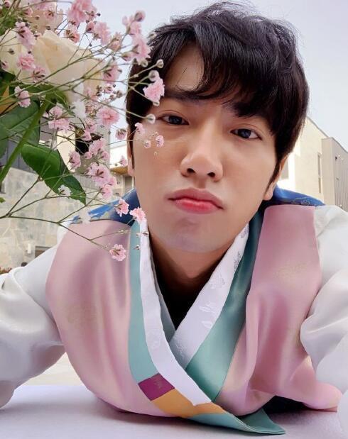 他23岁出道不温不火，前女友将嫁金融大鳄，跑男