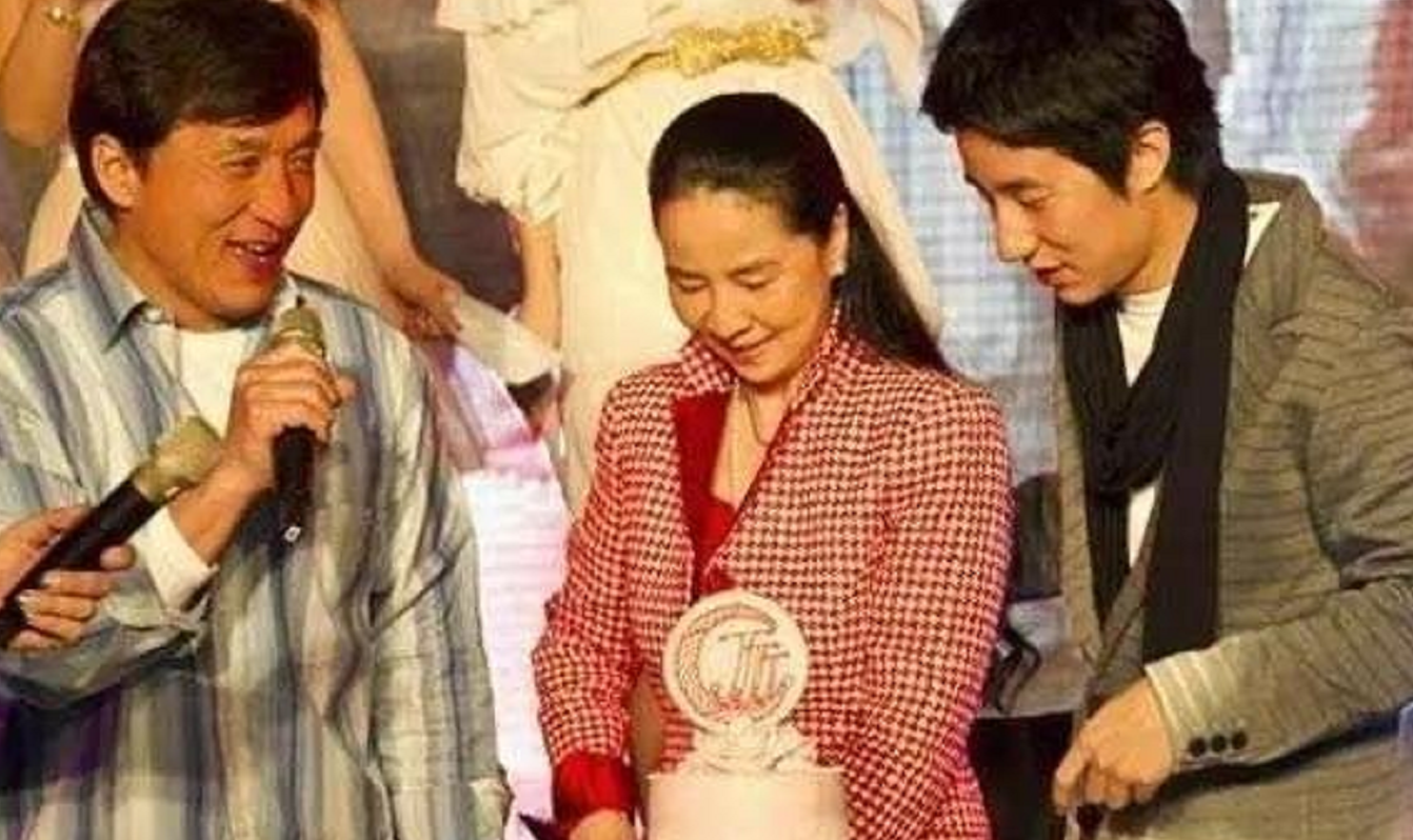 张国立陈凯歌都没把儿子捧红，而他的儿子曾默默无闻，如今爆红