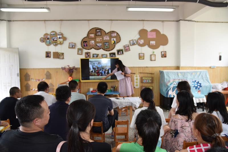 德慧自然，静待花开——德阳市第一幼儿园家长会