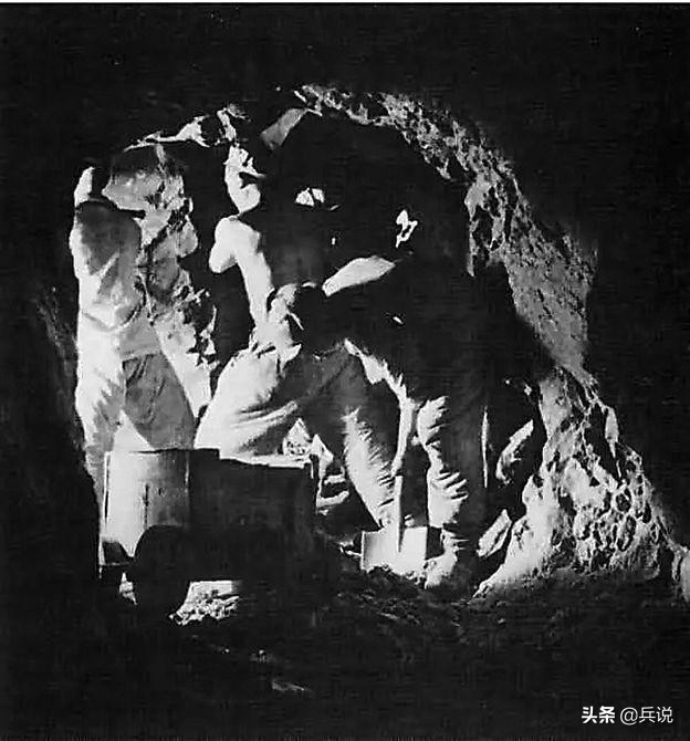 美军朝上甘岭撒尿，志愿军新兵忍不住，开第一枪，立一等功